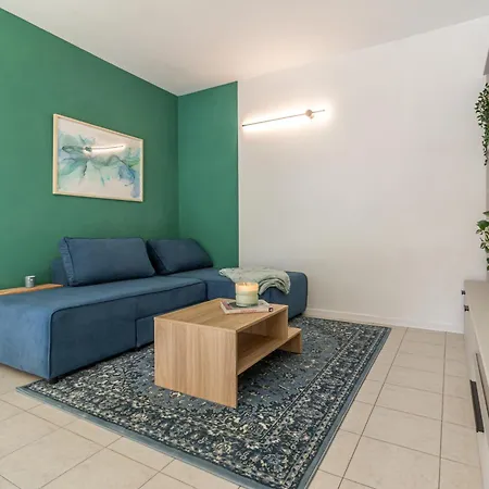 Апартаменты Style Shelter With Garden Near Downtown Болонья