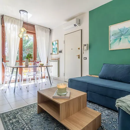 Style Shelter With Garden Near Downtown Apartment