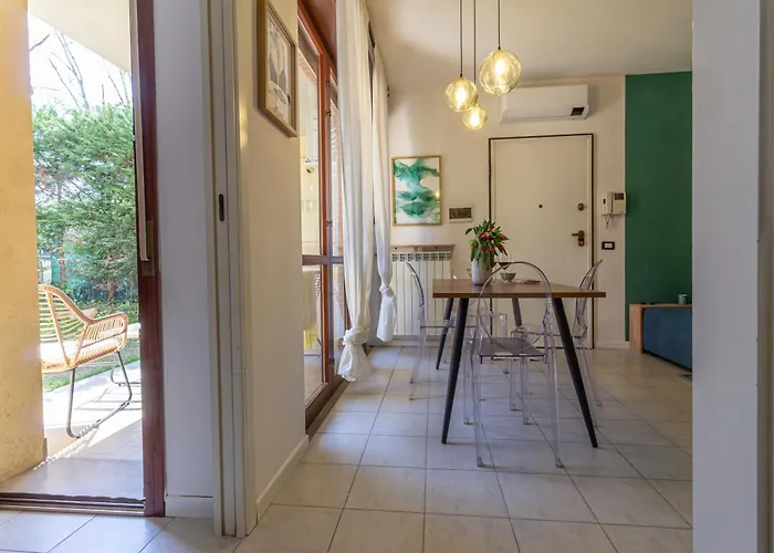 Style Shelter With Garden Near Downtown