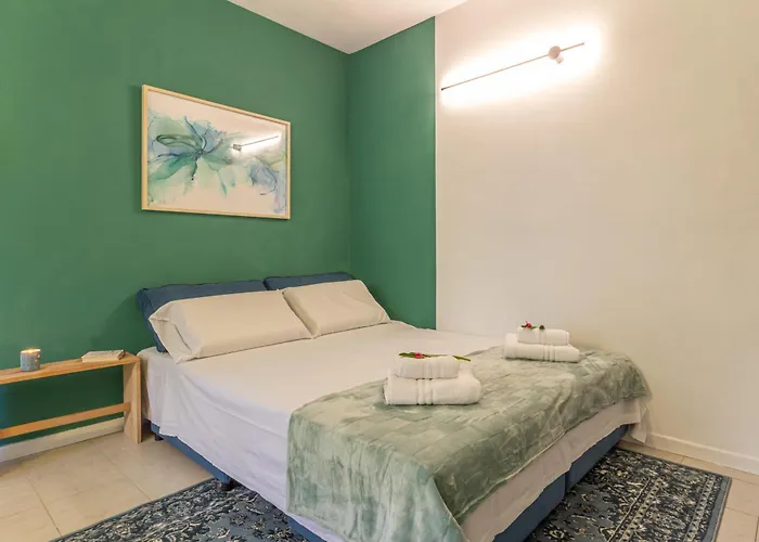 Style Shelter With Garden Near Downtown