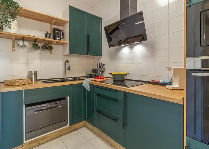 Style Shelter With Garden Near Downtown Apartmán