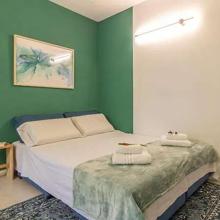 Style Shelter With Garden Near Downtown